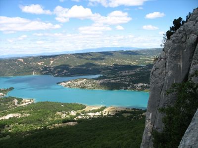 Der Lac de Ste. Croix von der Verdon-Schlucht aus.