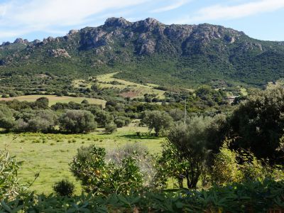Urlaub und Wandern in den Bergen im Agriturismo auf Sardinien