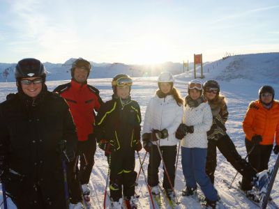 Skifahren gemeinsam mit anderen macht Spa�.
