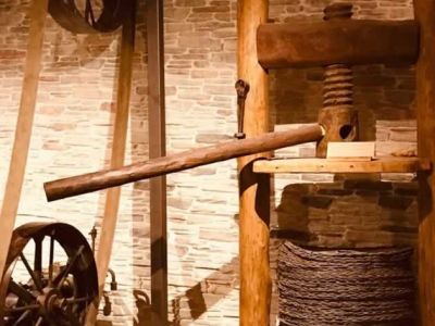 Alte Oliven�lpresse