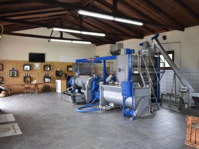 So sieht eine moderne Oliven-M�hle heute aus.