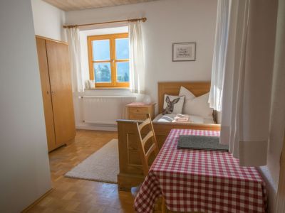 Yoga Gruppenreise in den Chiemgauer Alpen Unterkunft Zimmerbeispiel