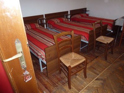 Eines der G�stezimmer im Posto Tappa in Elva w�hrend der Wanderreise im Valle Maira