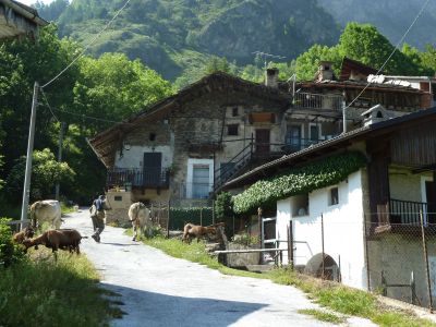 Das verschlafene D�rfchen Ussolo, 3. Station auf der Wanderung