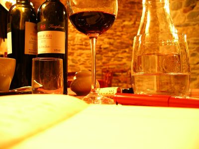 ... begleitet von ber�hmten Weinen aus dem Piemont.