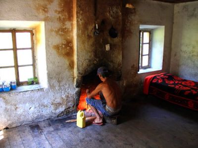 Albanien Trekking H�tte feuer