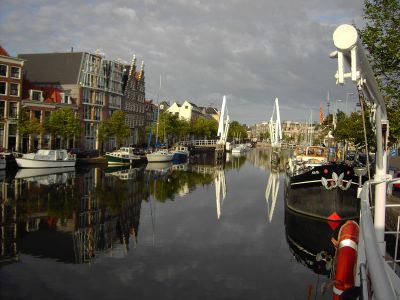 Der Kanal flie�t durch die Stadt