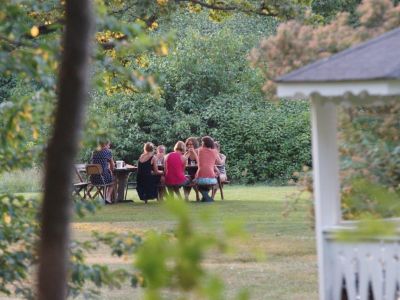 Lauschiges Pl�tzchen auf dem Bauernhof auf �land